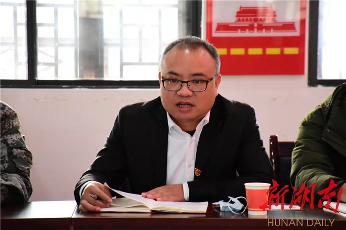 颜长文在菖蒲塘村宣讲省第十二次党代会精神