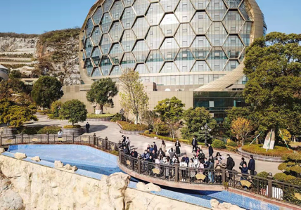 变废为宝南京废弃矿坑变身生态酒店