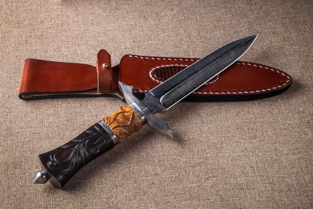 他是妻子口中的窝囊废,被迫以血淬火,竟铸成天下无二的绝世宝刀