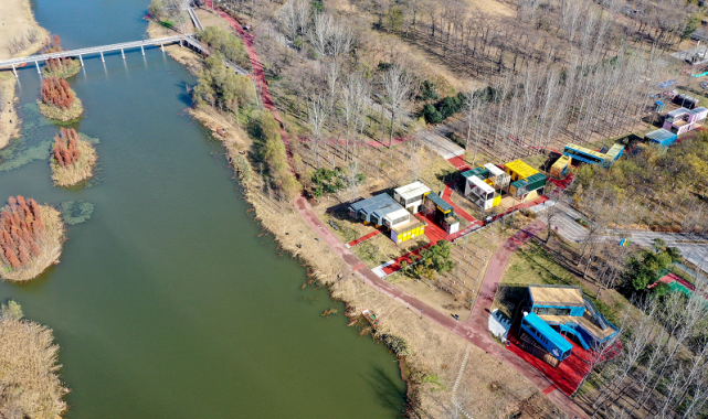 11月30日,在亳州市谯城区北部新城陵西湖公园航拍的冬日美景.