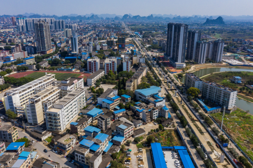 近年来,智能家电项目落户柳江区,西外环全线通车,岜公塘湿地公园也