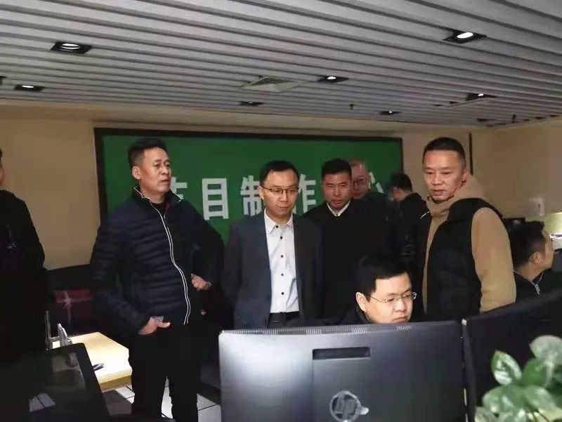 州委常委,州委秘书长,州委宣传部部长文永生到黔南广播电视台开展调研