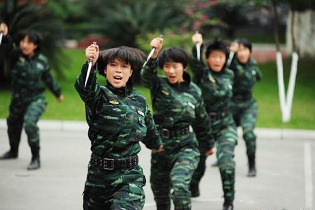耿菊花扮演者:曾是女子特警队少尉,拒50万年薪,转业成反恐精英
