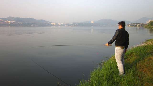 白河堡水库河北段钓鱼图片