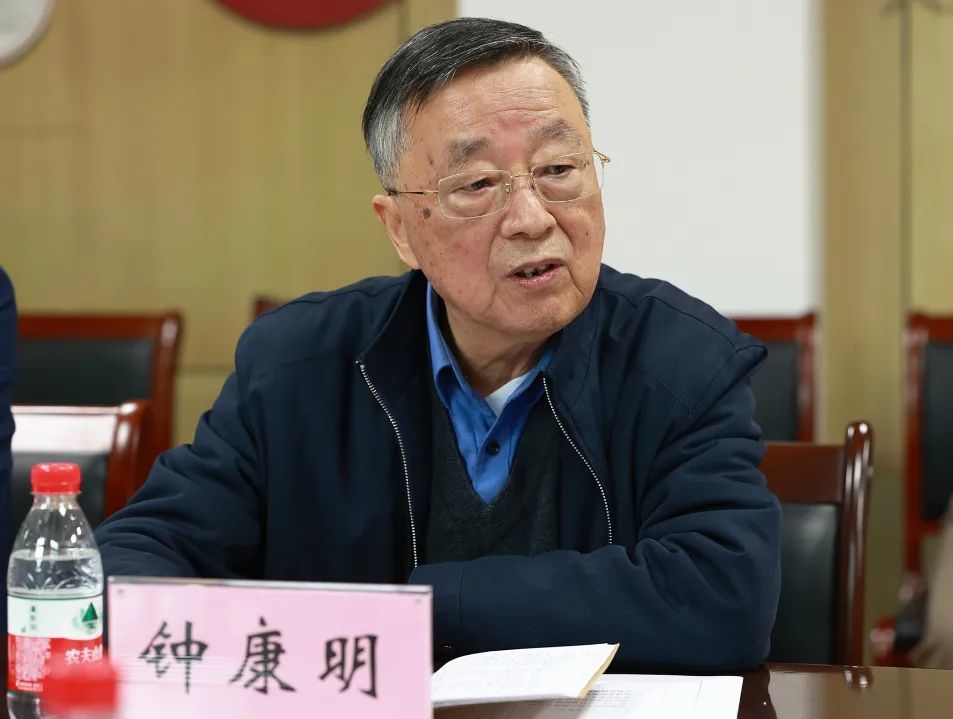 发展全过程人民民主丨叶伟忠在镇海人大代表联络站开展主题接待活动