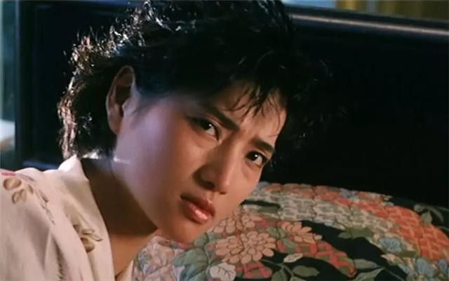 西协美智子:酷似山口百惠,靠肌肉和打戏走红,63岁和儿子像姐弟