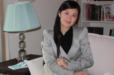 为了嫁给英国人不惜放弃中国国籍,从央视辞职,现今凄凉回国