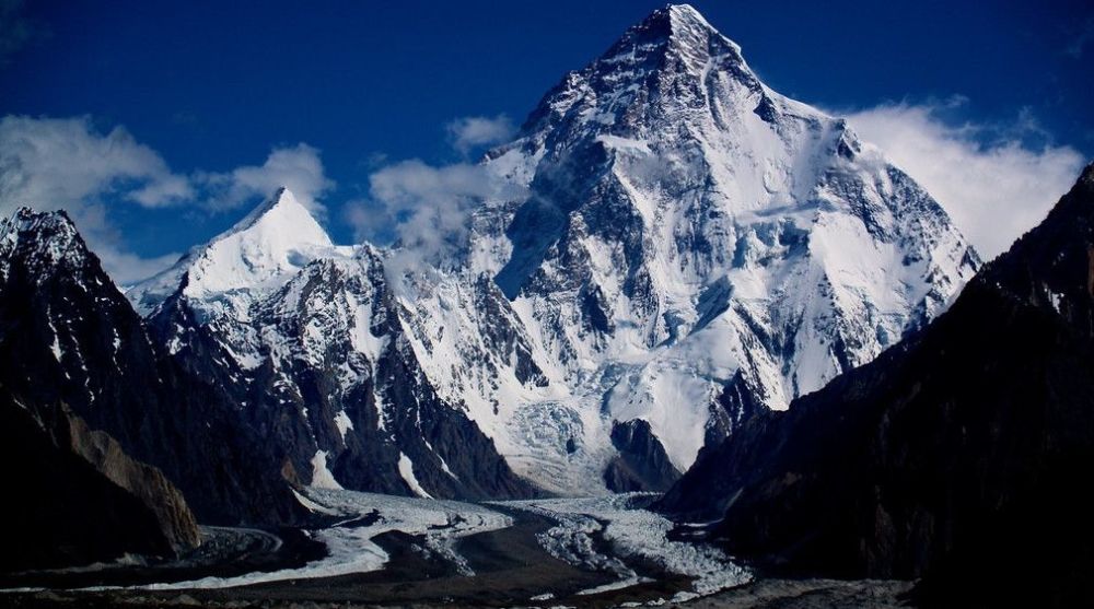 世界上第二高山峰图片