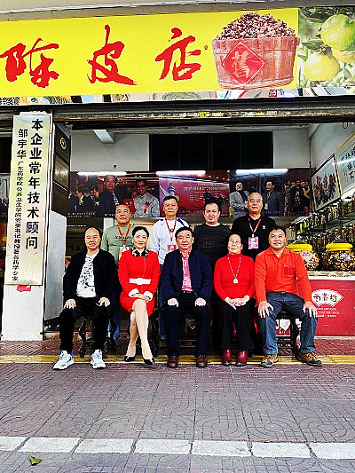 何道深一行到新会南海顺德考察何商企业