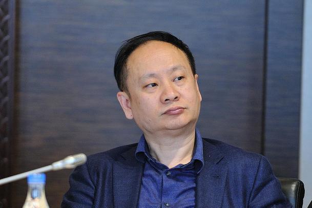 59岁的湖南新首富诞生身价1500亿妻子貌美不输奶茶妹妹