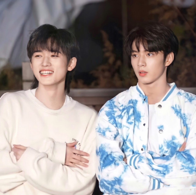 文轩头像:少年人的眼睛总是藏不住深情