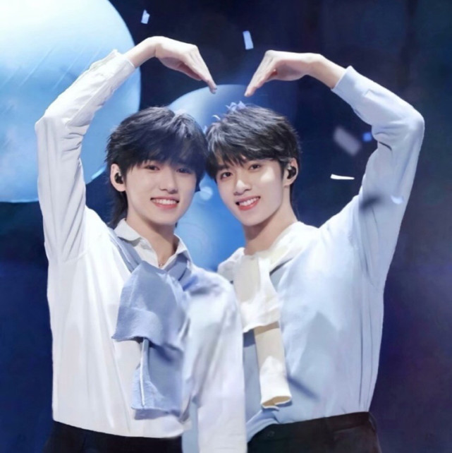 文轩头像:少年人的眼睛总是藏不住深情