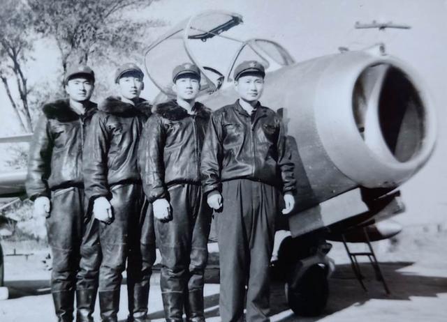 他是原空军司令员,22岁参加抗美援朝,65岁晋升上将,今年90岁