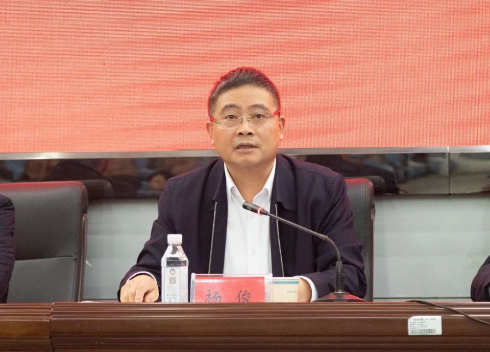 市委组织部副部长,市委两新工委书记,市公务员局局长杨俊指出,这次