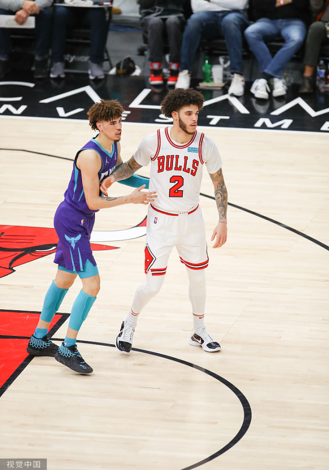 球家兄弟对决赛后朗佐鲍尔对三球的防守算不上犯规