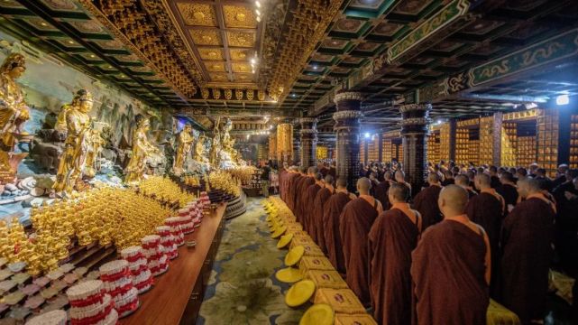 法讯|南海佛学院启建腊八行脚托钵·祈福法会