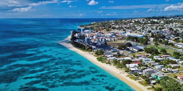 巴巴多斯一个人口不足30万一个原本以甘蔗种植为主的岛国刚刚宣布从英