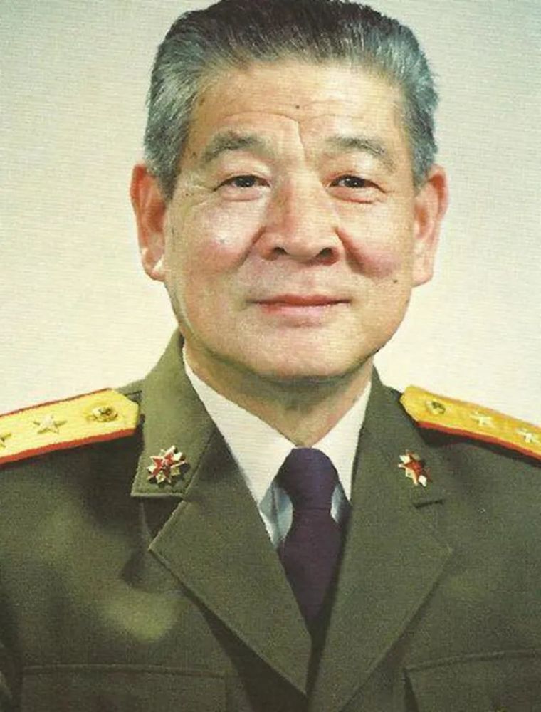 丁盛的老部下官至副总参谋长1988年授衔后军衔超越丁盛