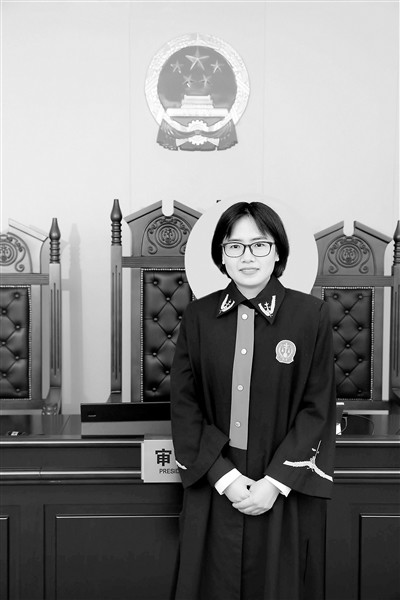 法官郭晟法官陈广慧法官颜君法官张琦法官李瑶瑶法官助理杨洁