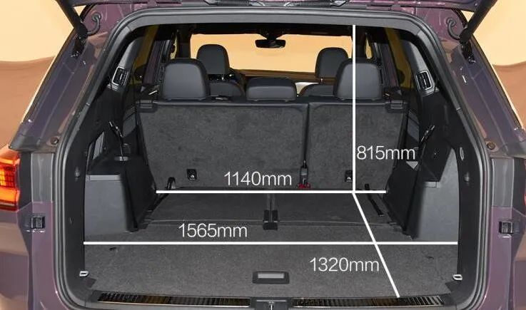 将第二排放倒之后,后备箱进深是1320mm,宽度是1140-1565mm,高度是8