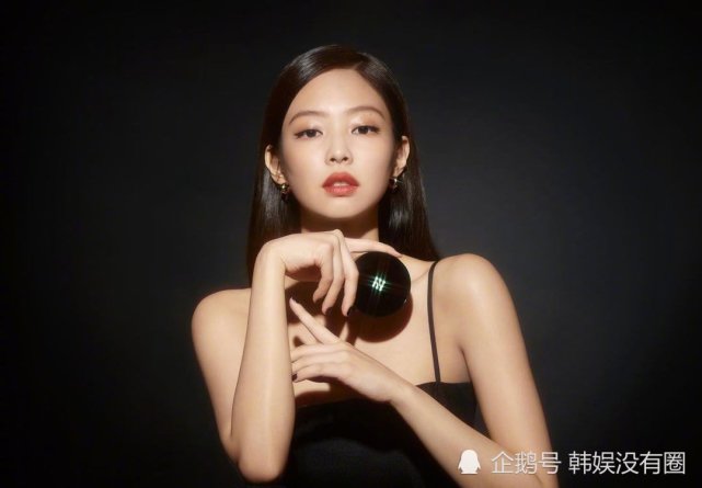 優雅性感!作為hera模特登場的blackpink成員jennie