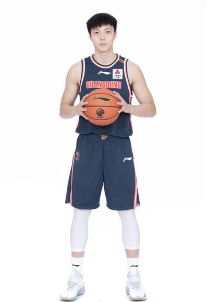 广东队目前状况胡明轩未归队阿日天天暴扣徐昕球霸未康复