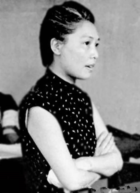 叶吉卿本是富家千金误嫁汉奸李士群为救夫两次献身结局可悲