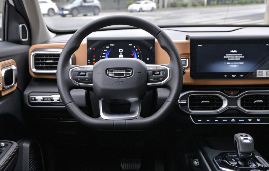 被称为时尚弄潮儿的吉利icon,外观个性十足,内饰贯彻设计感