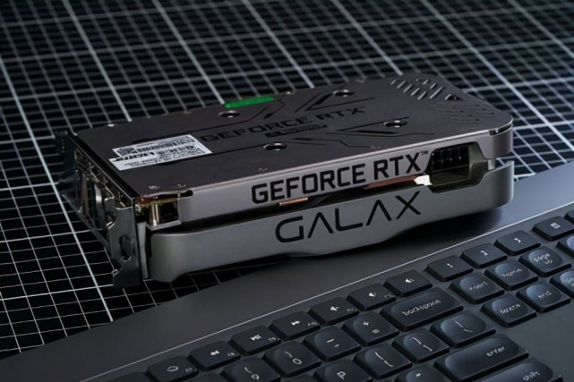 影驰rtx 3060金属大师mini显卡图赏:全金属外壳,小巧精悍