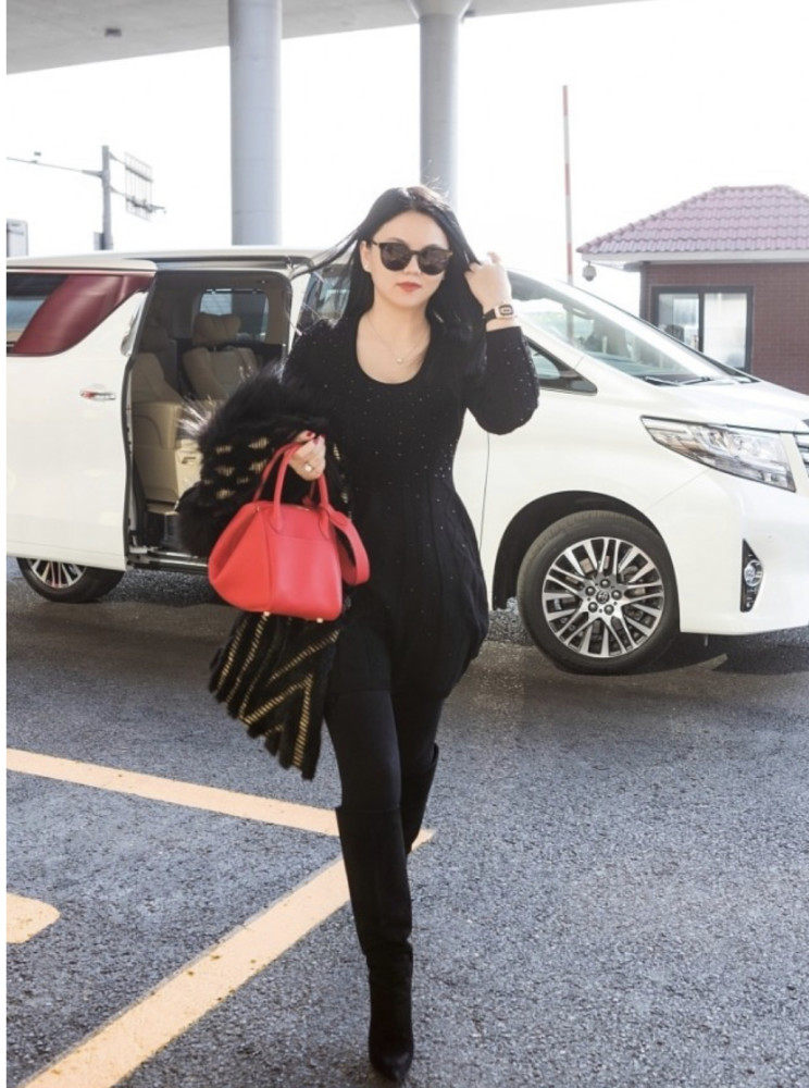 李湘如何在日常搭配展现贵妇感?包包和配饰是重点,尽显阔太气息