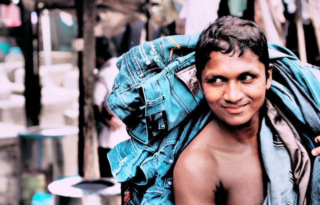 孟买的"人肉洗衣机",千人能同时洗衣服,背后却尽是辛酸