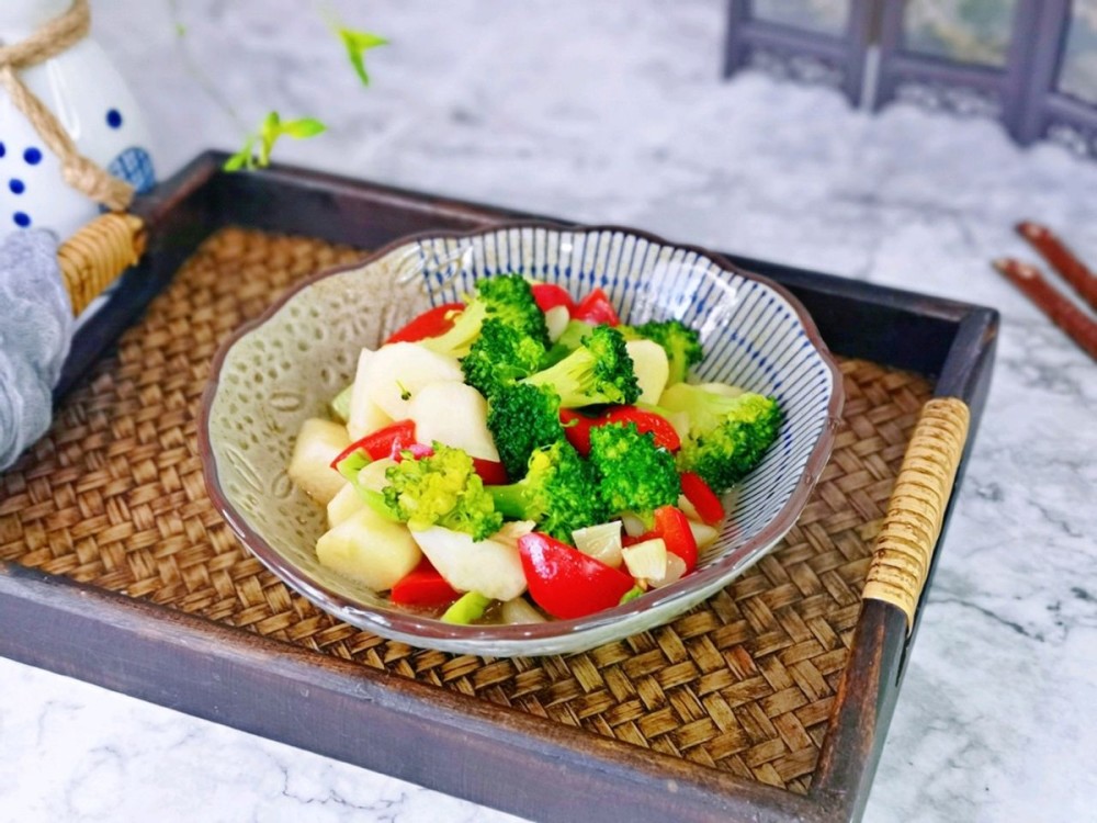 快手营养菜:清甜口味的彩椒山药炒西蓝花,三分钟即可出锅