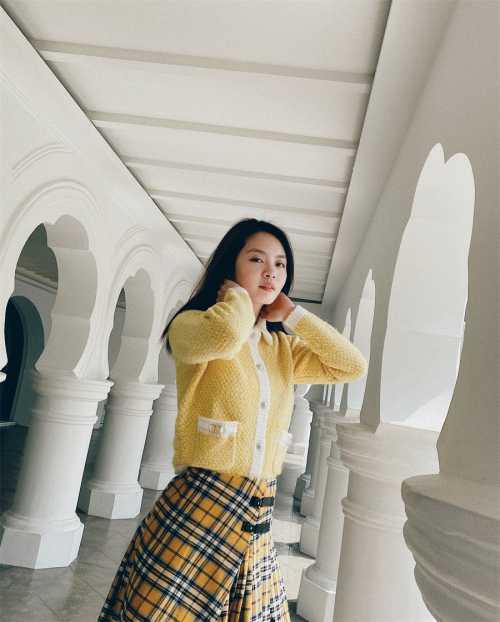 新加坡新生代小花黄暄婷工作满档称福气过江新娘电影版开拍