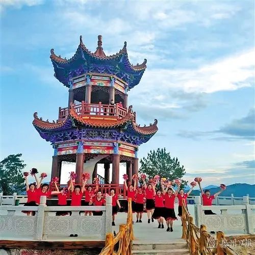 这座远古石山成为丰顺网红新景点