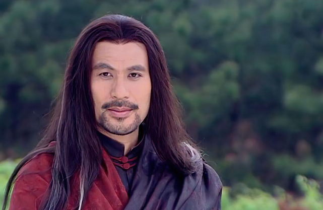 在北京的八一厂,当时的徐锦江在和黎明,张敏合作拍摄《雪山飞狐》