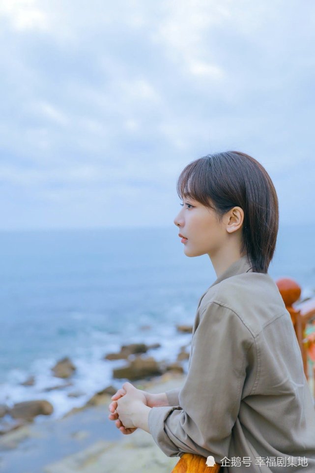 杨紫《女心理师》海边剧照