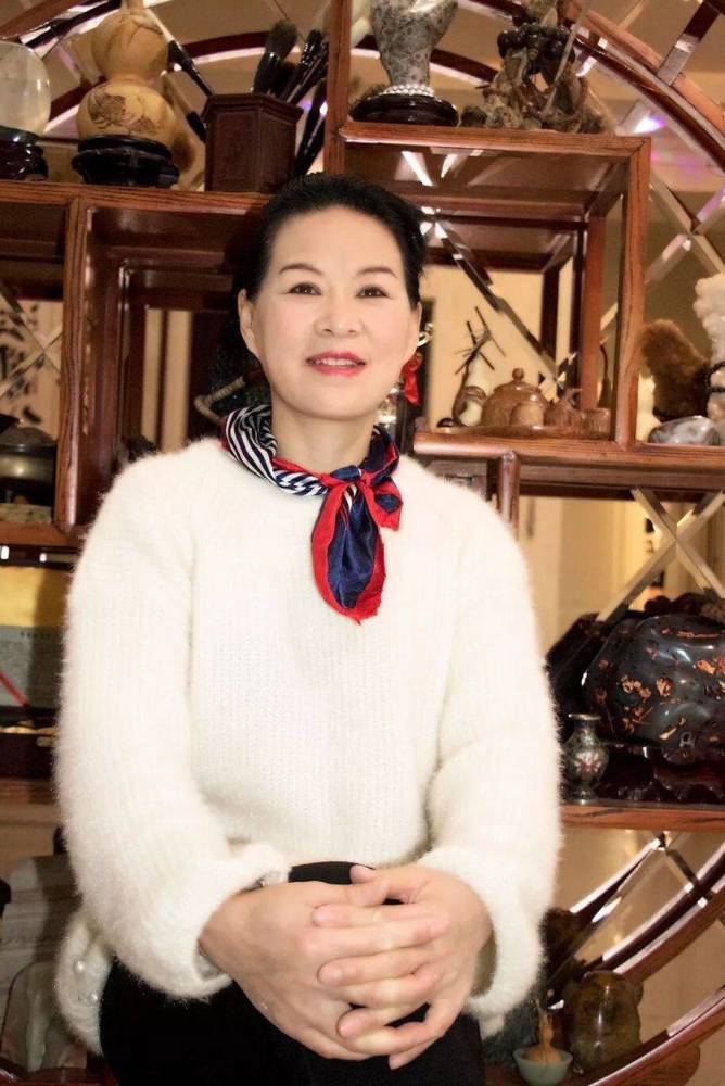 艺术简介刘明艳,当代女画家,笔名浩然.