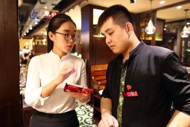 杭州:20歲女子叫罵聾啞人火鍋店,店:可以不來,但請不要傷害