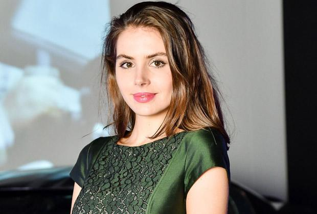 在《哈利·波特》中扮演潘西的斯佳丽又要生娃了,怀的还是双胞胎