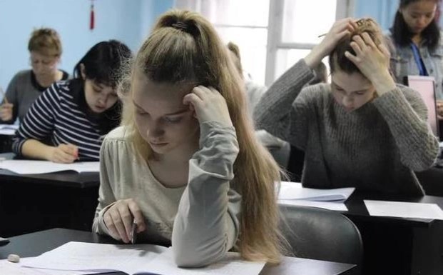 汉语成俄罗斯高考项目，学生做题挠破头，中国学生：天道好轮回