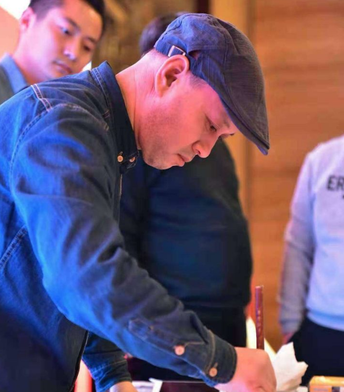 其中有10多位书友在学习之后,加入省,市书法家协会,学员乔磊,李巧红等