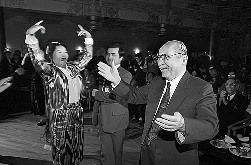 他官至副国级,主政新疆,34岁任军区副司令,七届人大副委员长