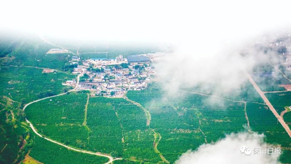 潞江镇,走在乡村振兴的大道上