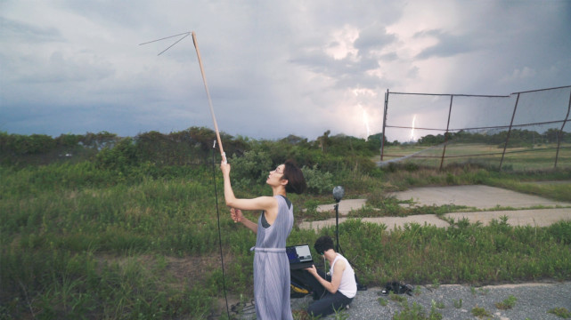 刘昕:探索向下前进 或向上后退的可能性