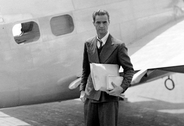 据说,霍德华先后交往了164位好莱坞女明星,很多人都被他迷人的外表所