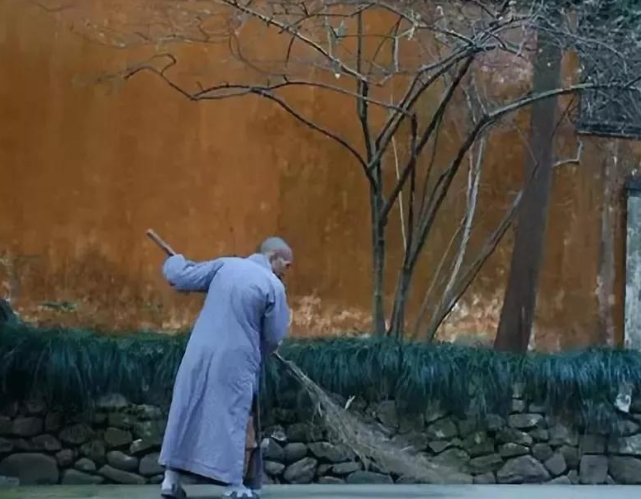 哈理工老师王晓琮走红,14岁就考上北大,如今却被当成"扫地僧"