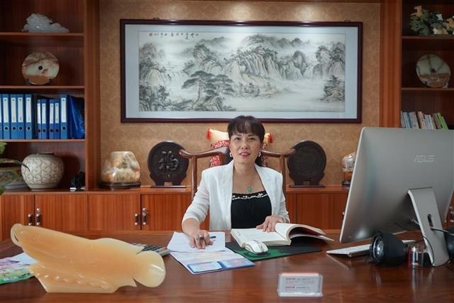 仙桃作家蒋志红散文集《笔走红尘墨香花开》出版_腾讯新闻