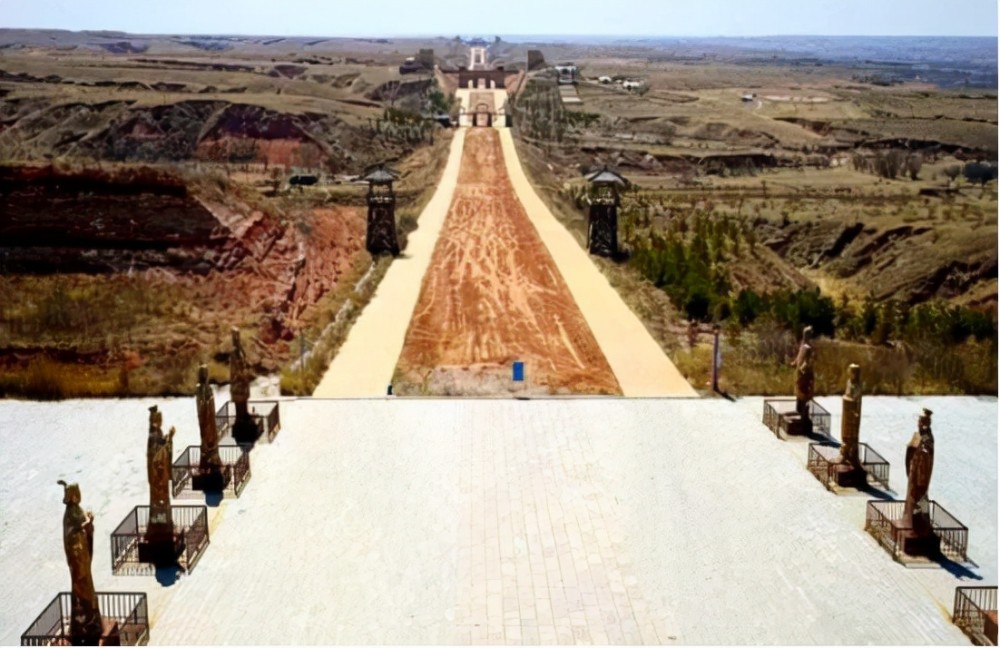 为了路途方便快捷,秦始皇还命令手下召集男子来修筑驰道,驰道就相当于