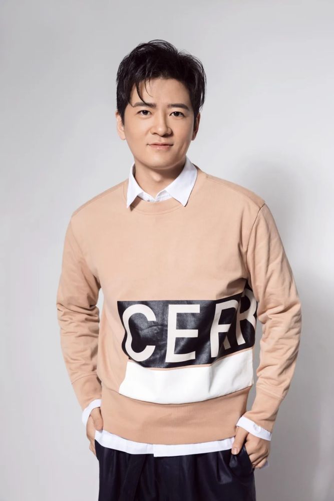 出品人:黄晋琨晓年青剧团主理人毕业于北京舞蹈学院