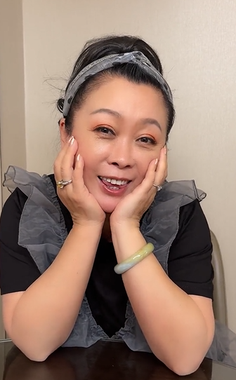 胖婶张海燕晒近照,生活滋润脸都胖一圈?